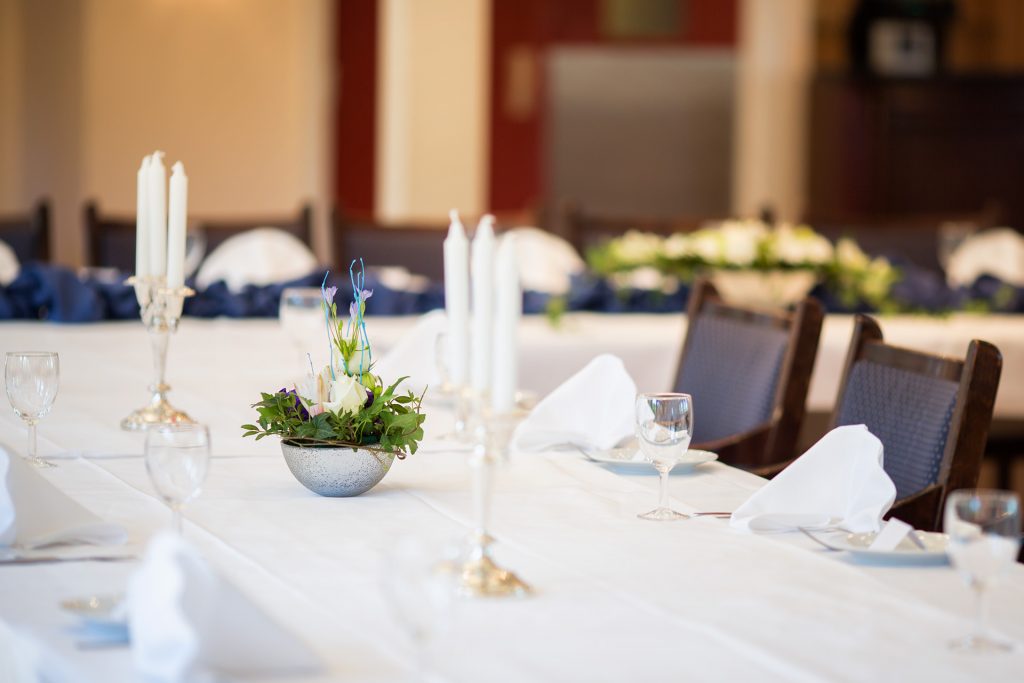 Pyntet bord i selskapslokale